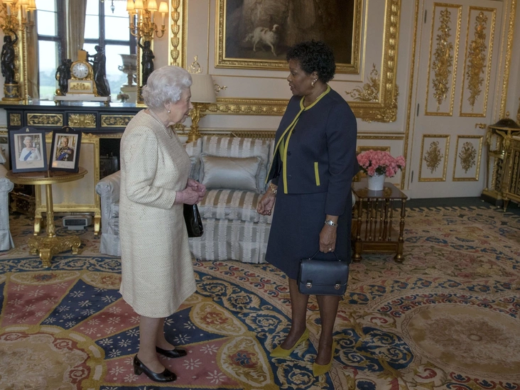 Сандра Мейсон на приеме у Елизаветы в Букингемском дворце, 28 марта 2018