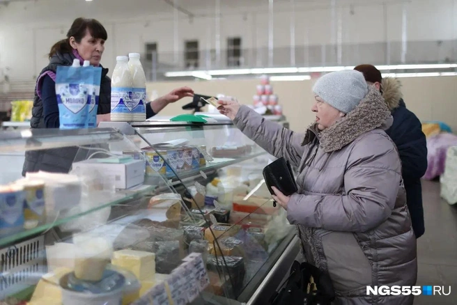 Покупатели приобретают всего по чуть-чуть | Источник: Евгений Софийчук / NGS55.RU