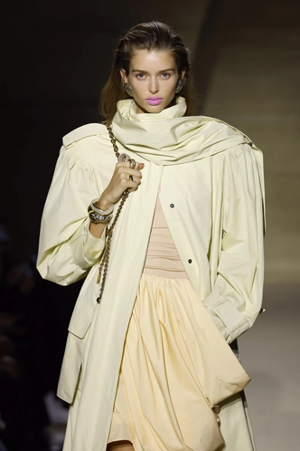 бьюти-тренд 2026, тренды зима 2026, макияж зима 2026, ярко-розовая помада, Chloé 2026, модные губы 2026, тренды макияжа, bubblegum pink, вернулся тренд на розовую помаду, макияж с акцентом на губы | Источник: Legion Media