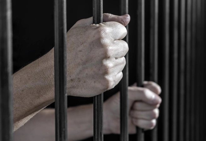 В Петербурге педофил получил 18 лет строгого режима. Жертва говорила, что в семь лет все инициировала сама | Источник: Rafa Jodar / iStock