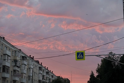 Небо в Кургане вспыхнуло яркими красками заката