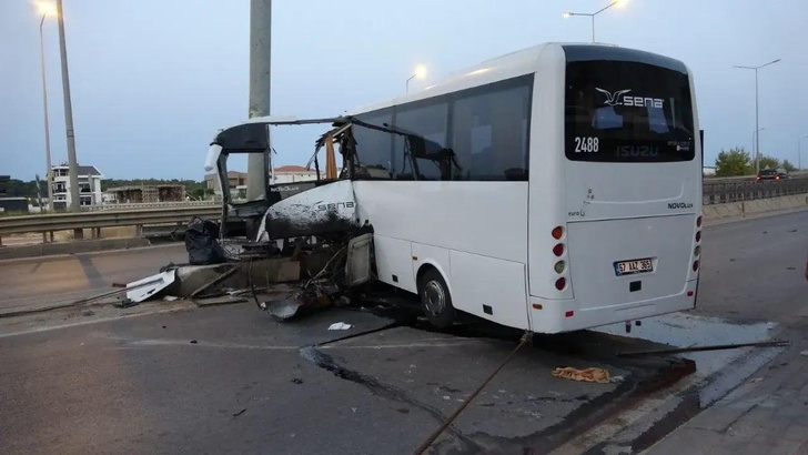 Автобус с российскими туристами разбился в турецкой Анталье: что известно о погибших и пострадавших