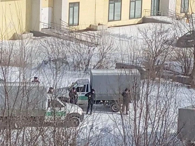 К месту происшествия прибыли два автомобиля специализированной службы. | Источник: читатель 74.RU