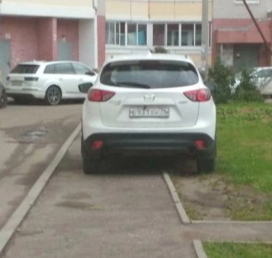 18 сентября в 5:30 утра прислали нам это фото с Панина, 5 корпус 2 | Источник: читатель 76.RU