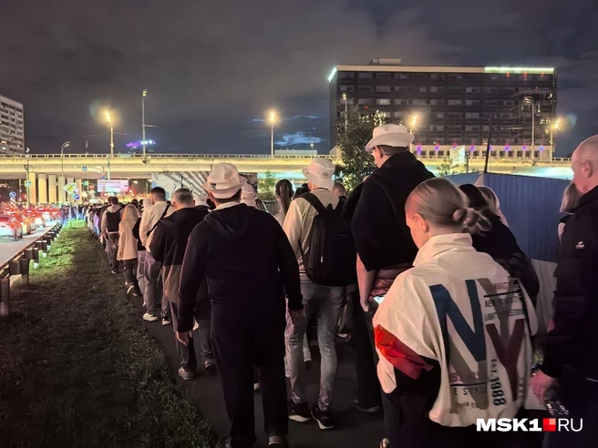 Пробка на входе в подземку | Источник: MSK1.RU