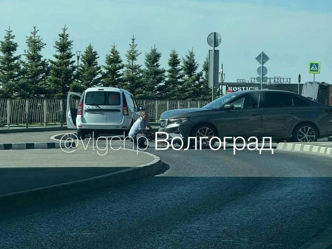 Объехать разбитые машины практически невозможно | Источник: Vlgchp / T.me