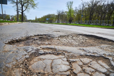 Яма на дороге в Петербурге: инструкция по жалобе