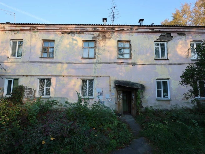 Со двора эти же дома выглядят не так «гламурно» | Источник: Наталья Лапцевич