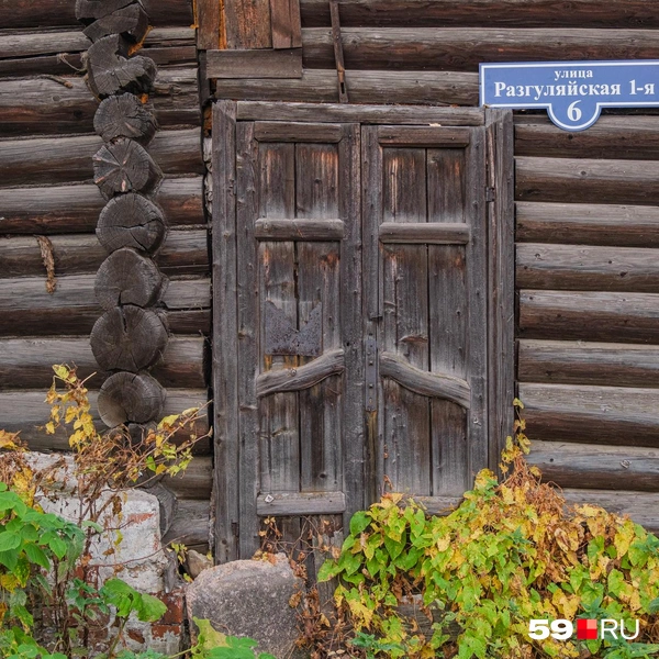 Дверь словно в сказке | Источник: Тимофей Калмаков / 59.RU