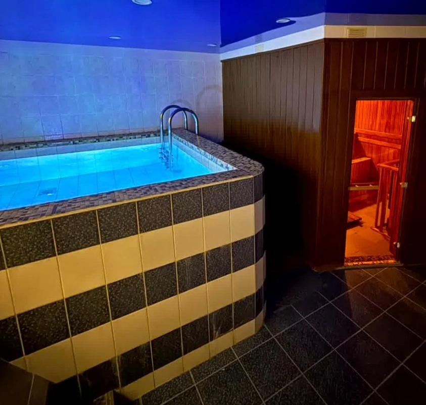 Небольшие сауны подчас выглядят скромнее, зато в них не будет посторонних | Источник: sauna-nb.ru