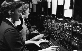 Остались только в старом кино: 8 исчезнувших профессий, которые были распространены в СССР