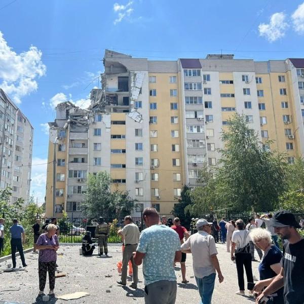 Убежал от мамы на улице, и на него упала часть дома: мальчик погиб во время мощного взрыва в Саратове