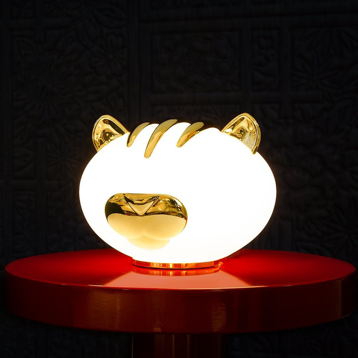Марка Moooi выпустила настольную лампу к Году Тигра