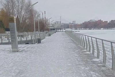 На набережной озера Кабан в Казани образовался «каток»