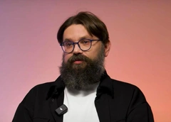 Очкарик из «Не родись красивой» стал обросшим отцом семейства — узнаете Артема Семакина?