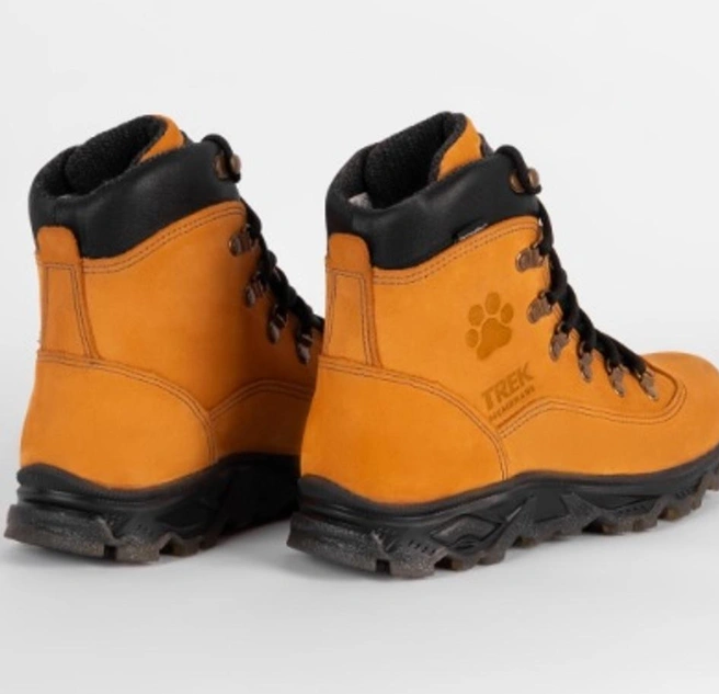 Главная особенность этих ботинок&nbsp;— кошачья лапка на берцовой части | Источник: обувная фабрика «Трек»