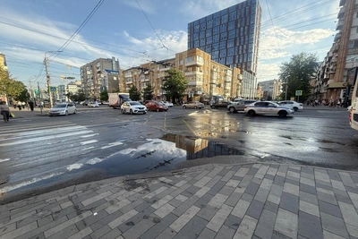 Почему топит перекресток на Горького в Ростове