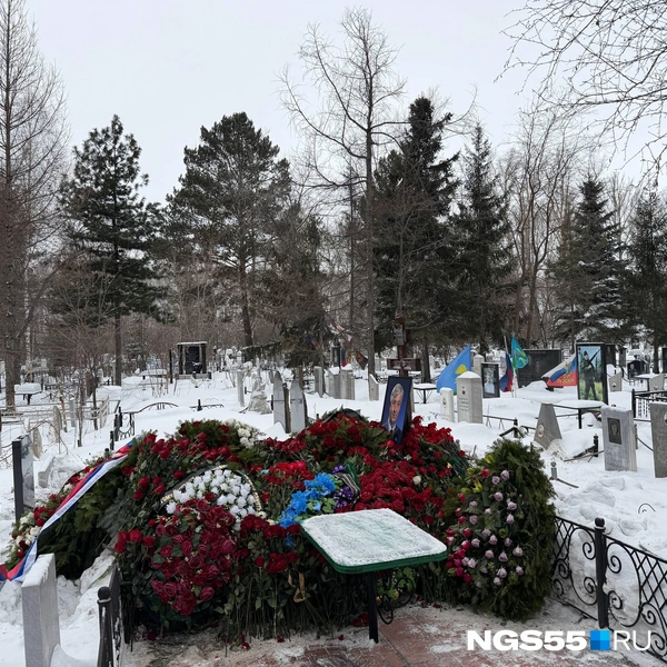 Могила огорожена заборчиком  | Источник: Евгений Софийчук / NGS55.RU