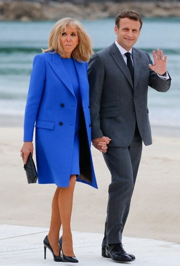 Брижит и Эммануэль Макрон в Карбис-Бэй | marieclaire.ru