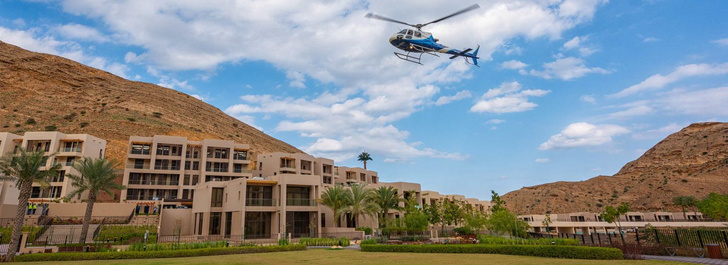 Строим планы на отпуск, который обязательно случится. Вертолетные экскурсии в Омане — развлечение, которое вы не забудете