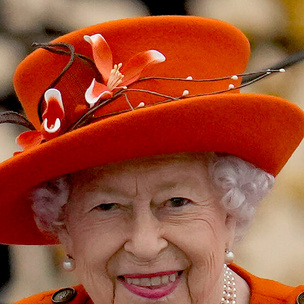 Тест: Выбери шляпку королевы Елизаветы II, и мы посоветуем, какое английское кино посмотреть