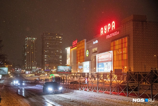 Судьбу гаражей недалеко от торгового центра обсуждают уже несколько лет | Источник: Александр Ощепков / NGS.RU