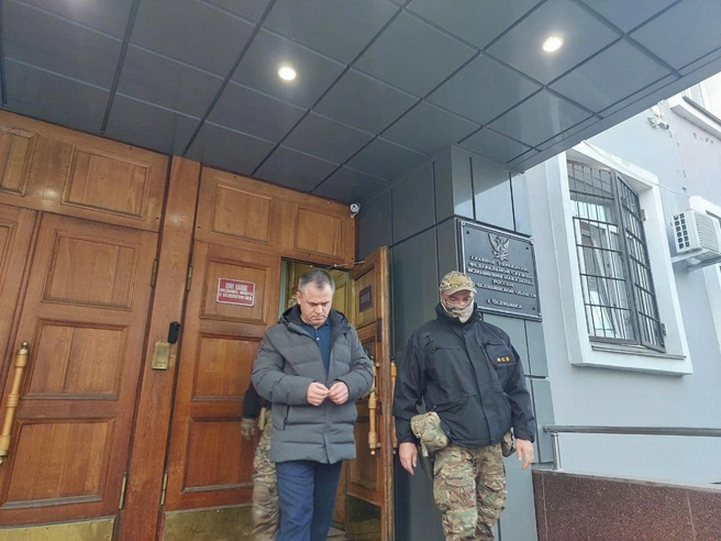 В пятницу за ним пришли сотрудники ФСБ  | Источник: читатель 74.RU