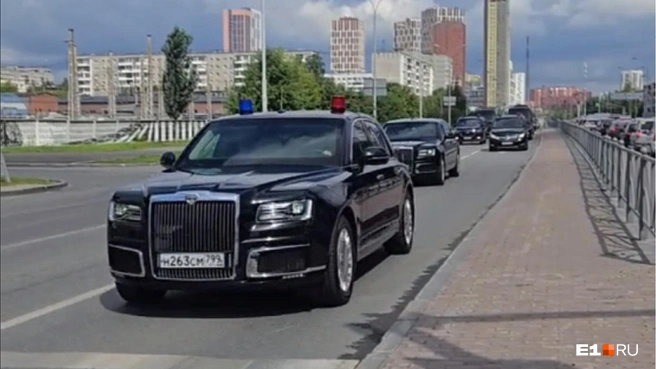 По Екатеринбургу промчался правительственный кортеж | Источник: читатель E1.RU