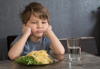 «Ребенок отказывается от твердой пищи: боится, что она может застрять в горле, и тогда он задохнется»