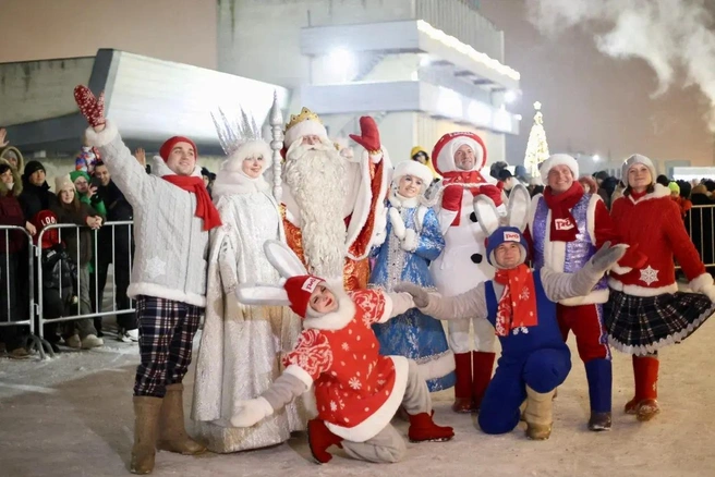 Все, кто подарил тольяттинцам праздник, вышли и сделали общее фото | Источник: Савватий Давыдов, «Куйбышевские железные дороги»