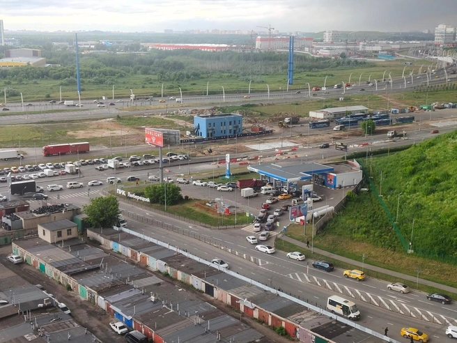 В Люберцах автовладельцы встали в очереди Москвы | Источник: Телеграф / T.me