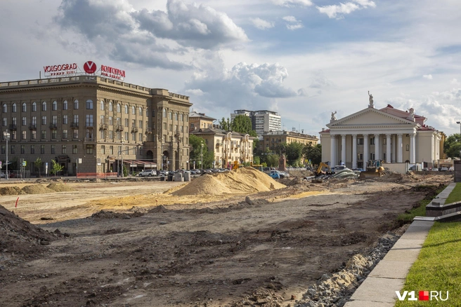 На площади полным ходом осваиваются сотни миллионов бюджетных рублей | Источник: Константин Завриков / V1.RU