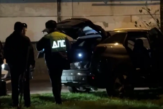 Полиция со стрельбой задержала водителя «Пежо» на Васильевском. Он удирал на угнанной машине | Источник: Мегаполис | ДТП и ЧП | Санкт-Петербург | Питер / Телеграм