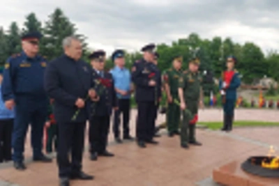 В День памяти и скорби судебные приставы возложили цветы