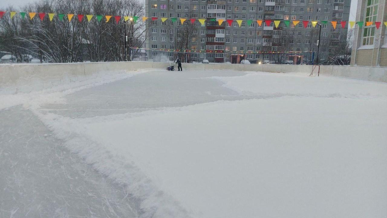 В Архангельске очистили каток — там можно кататься бесплатно