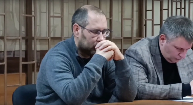 Азата Ахмадуллина обвиняют в получении взятки на сумму в четыре миллиона рублей | Источник: Нижегородский областной суд / Vk.com