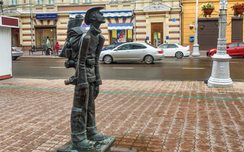 Гляжусь в тебя, как в зеркало: 10 памятников туристам в России и не только