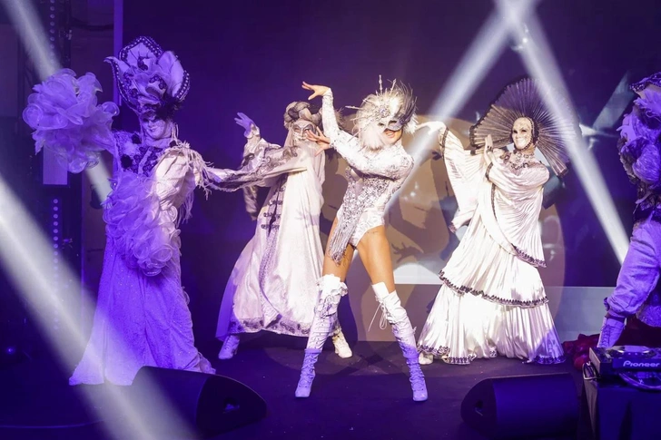 Сайт Woman.ru отметил Хеллоуин в Modus Restaurant | maximonline.ru