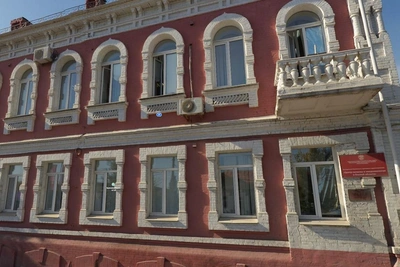 В Омске продают особняк вместе с кладбищем