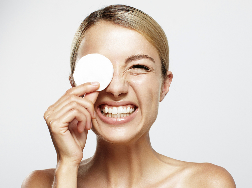 Только спокойствие: новые правила очищения для чувствительной кожи | marieclaire.ru