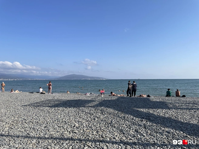 Немногие рискуют плавать — уже довольно холодно | Источник: 93.RU