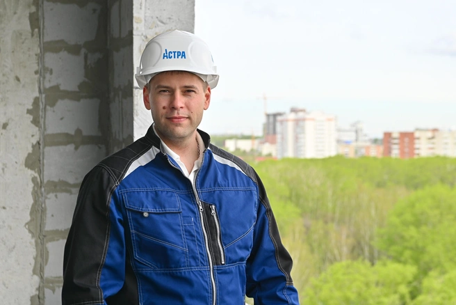 Руководитель по строительству объекта Сергей | Источник: Максим Воробьев