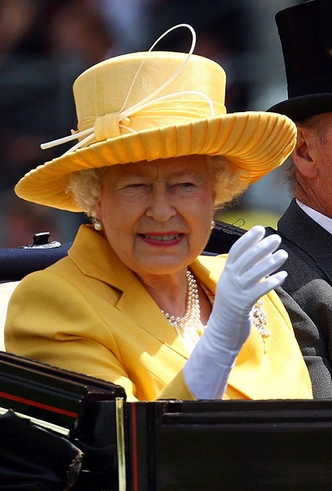 Делайте ставки, господа: шляпки Королевы на Royal Ascot