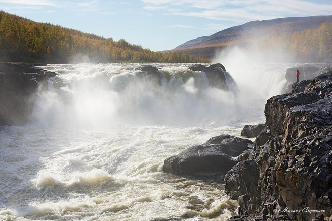 Большой Курейский водопад, самый мощный водопад по сбросу в России. Река Курейка, плато Путорана, Красноярский край | Источник: Михаил Вершинин