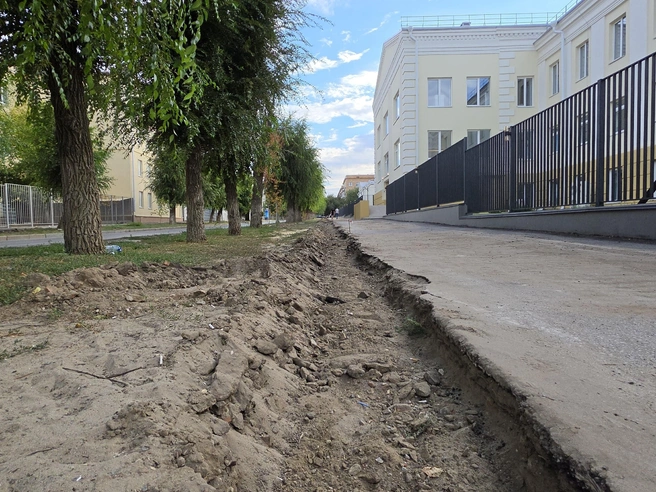 На Советской уже демонтировали старые бордюры | Источник: Константин Завриков / V1.RU