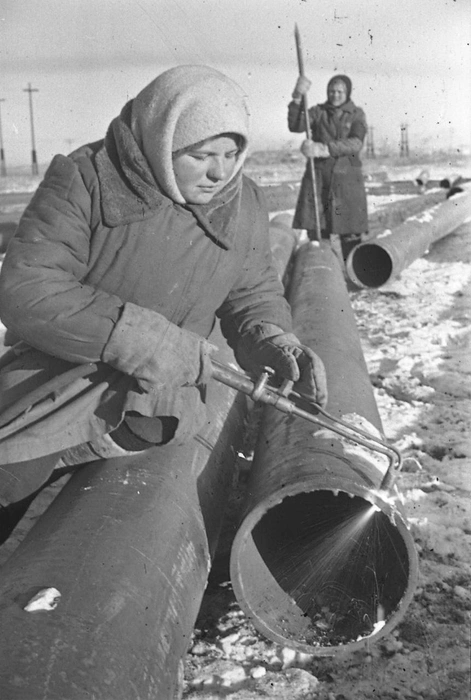 Газосварщица А.&nbsp;Т.&nbsp;Синица. Декабрь 1944 года | Источник: из фотофондов ЦГАСО и СОГАСПИ
