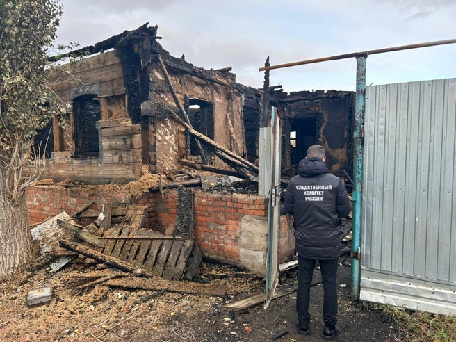 Сгоревший дом в Квасниковке | Источник: СКР по Саратовской области