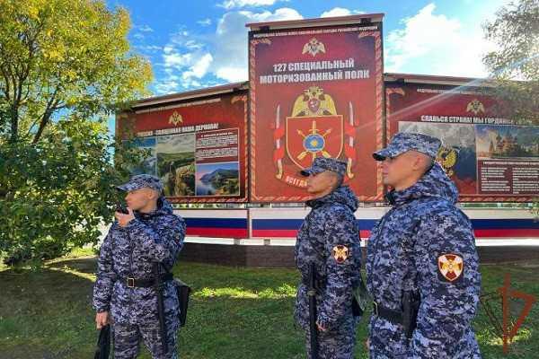 Росгвардейцы в Сириусе спасли девушку, которой неожиданно стало плохо на улице