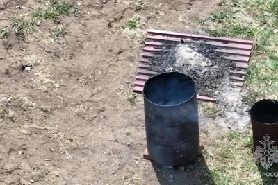 Попал на видео: житель Забайкалья сжигал мусор в бочке в пожароопасный период