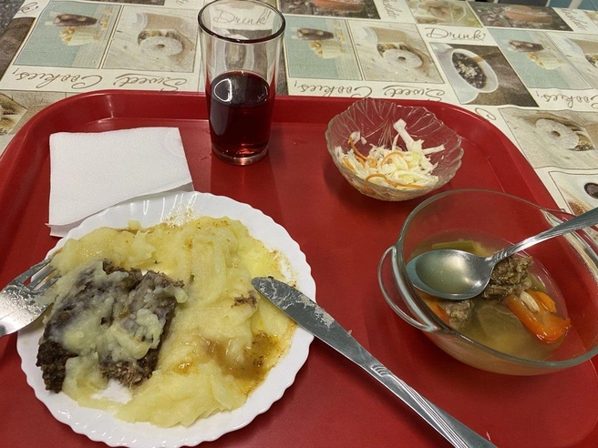 Больше всего мне понравились шурпа и салат | Источник: Ирина Господаренко / NGS22.RU